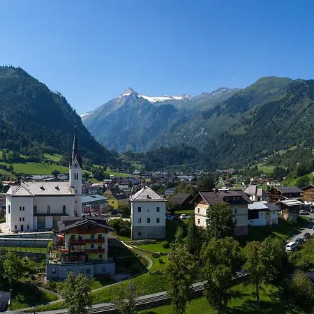 Pension Monika, Summercard Included 게스트하우스 카프룬