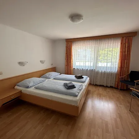 Fruehstueckspension Monika, B&B In Kaprun Including Summercard Πανσιόν 3*