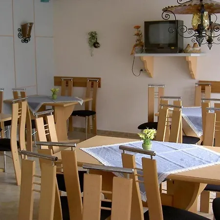 Monika, Cozy B&b, Newly Renovated In 3* Kaprun