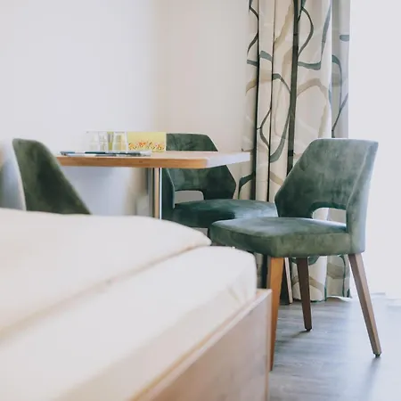 Monika, Cozy B&b, Newly Renovated In Guest house